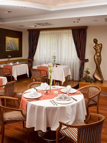 Győri szállodák - Hotel Kálvária 2 szálloda - 3 csillagos és 4 csillagos szálloda Győrben, Kálvária szálloda étterme Győrben