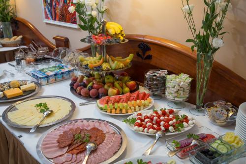 Gazdag svédasztalos reggeli a Fonte Hotelben Győrben - szállodák, hotelek Győrben