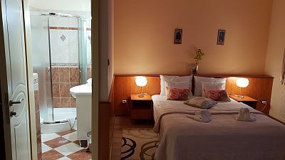 Szálláshelyek Győrben, Hotel Isabell szabad szobája Győrben, Győri wellness hétvége az élményfürdőben