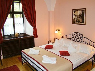 Hotel Klastrom romantikus akciós hotelszobája Győrben